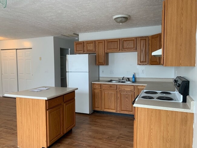 Kitchen - 225 Railroad St