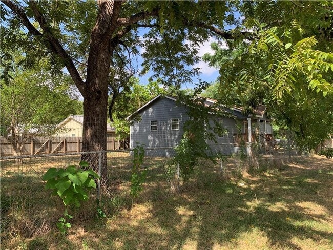 Building Photo - 301 Taylor St