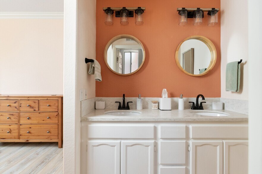 Building Photo - 3531 Cameo Dr