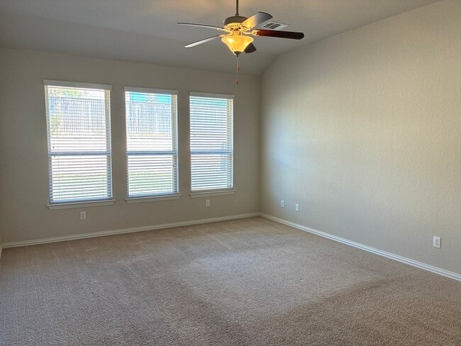 Building Photo - 4BR/3BA House • In-Unit W/D • Attached Garage  • Backyard in San Antonio