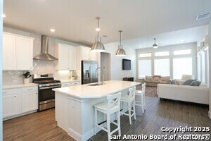 Building Photo - 10220 High Noon Dr