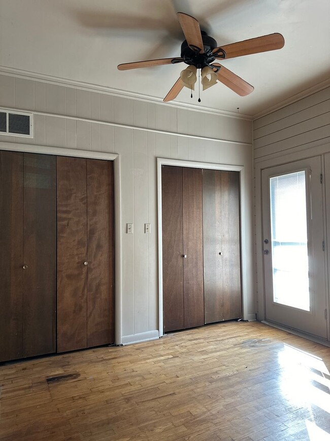 Building Photo - $1,355.00 Move-in-special