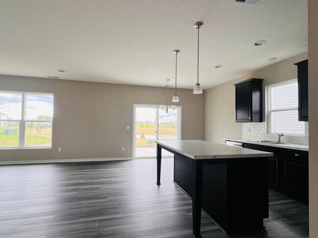 Building Photo - 7101 Unitas Lp