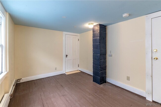 Building Photo - 107 Hawley St