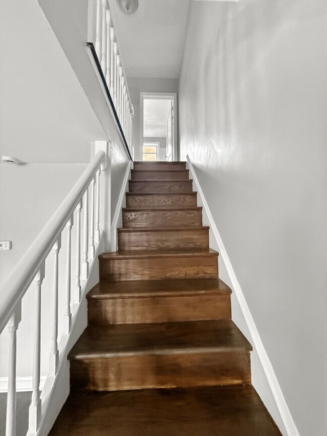 Building Photo - Spacious Dundalk Home with Finished Basement & Fireplace