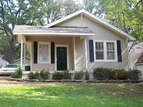 Building Photo - Home in Hillcrest Available for Rent
