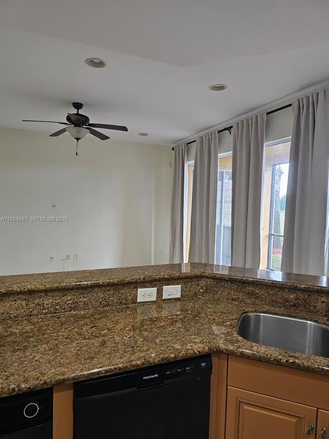 Building Photo - 8255 NW 128th Ln