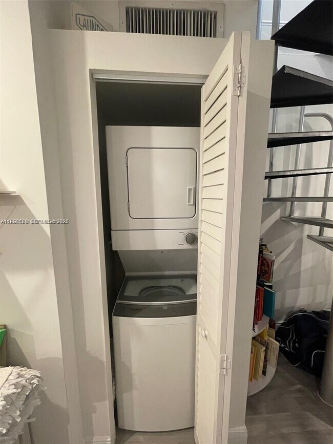 Building Photo - 7801 NE 4th Ct