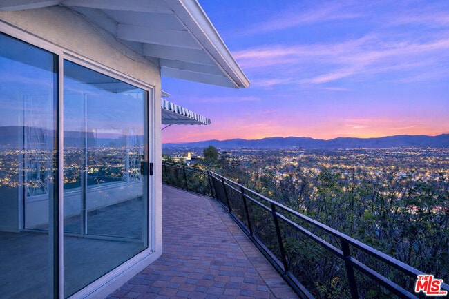 Building Photo - 3641 Sunswept Dr