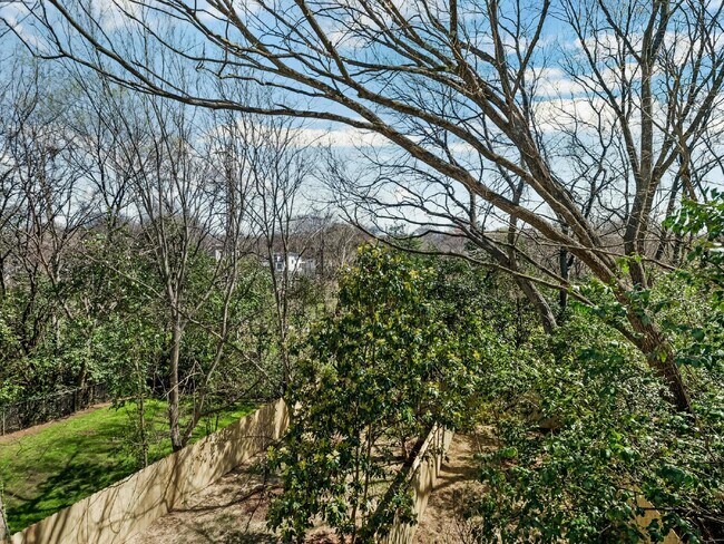 Building Photo - Custom 3 story home in the heart of Belmont/Optimist Park!