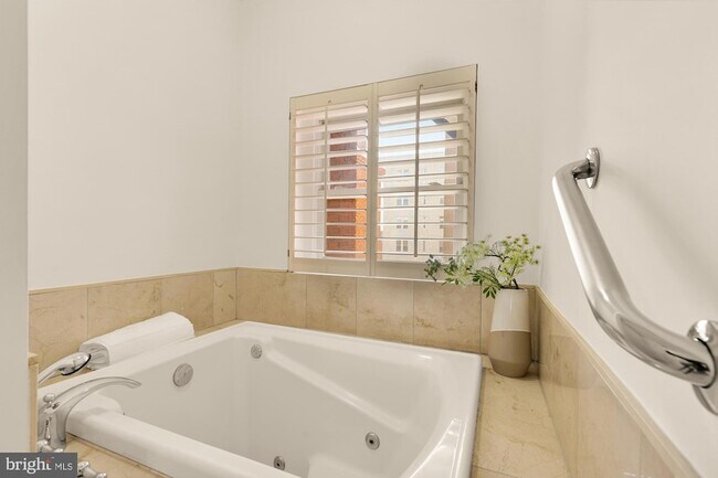 Building Photo - 1704 16th St NW