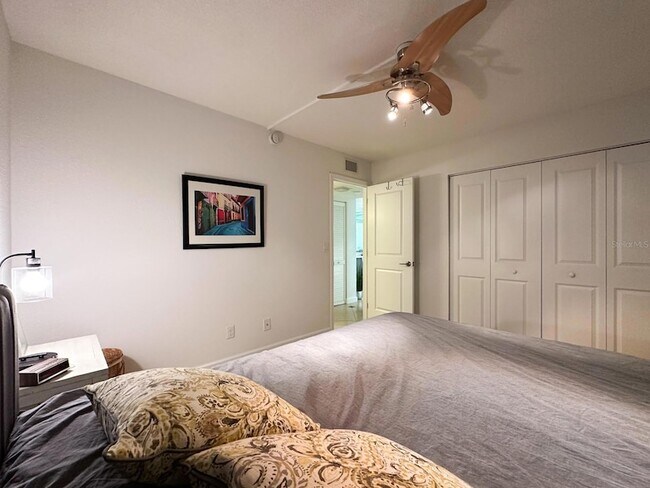 Building Photo - 7920 Sun Island Dr S