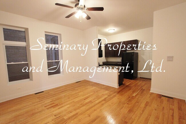 Interior Photo - 4502-04 N Paulina