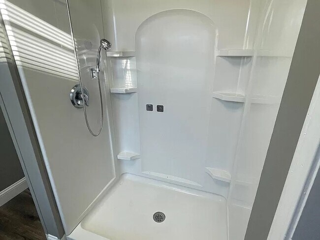 Building Photo - 47 W 17th St