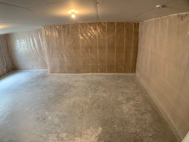 Building Photo - 3 Bed 2.5 Bath Single Family Home