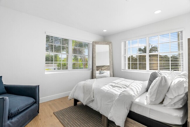 Building Photo - 240 Santa Lucia Dr