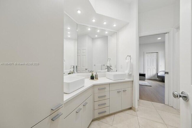 Building Photo - 2454 Provence Ct