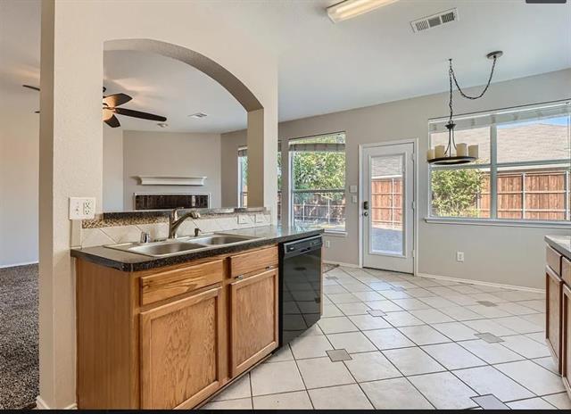Building Photo - 850 Warbler Ln