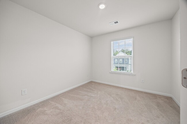 Building Photo - "Spacious 4-Bedroom Home Located In Desirable Walnut Creek Development"