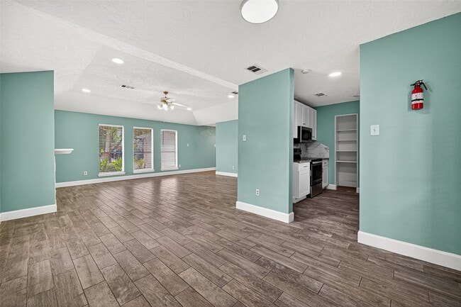 Building Photo - 7111 Tara Dr