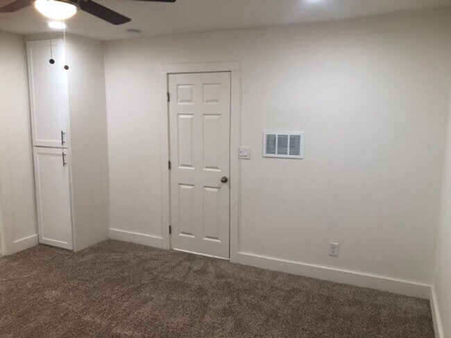 Building Photo - MOVE IN SPECIAL - Westminster One Bedroom ...