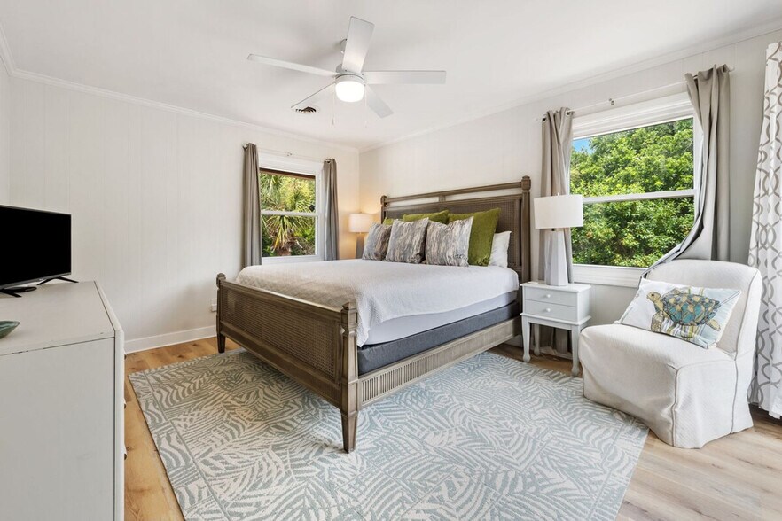 Building Photo - 165 Pioneer Loop