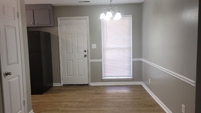 Building Photo - "Spacious 2-Bed, 2-Bath Haven in Huntsville - Your Perfect Retreat Awaits!"