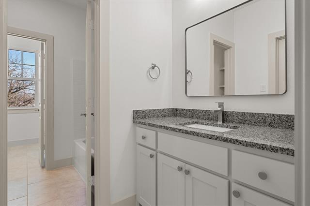 Building Photo - 506 E Kimball St