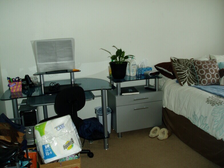 Building Photo - 3420 Harcourt Dr