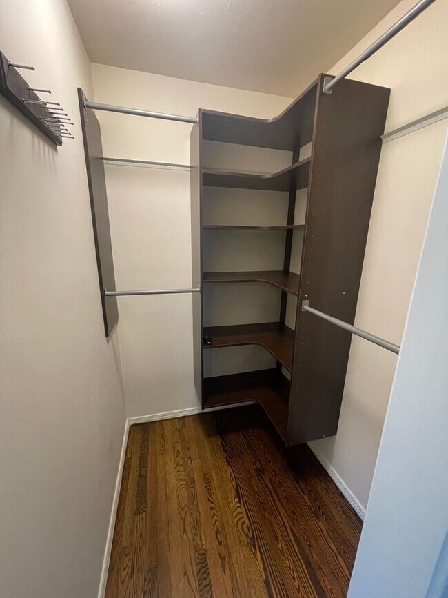 Building Photo - East Nashville!