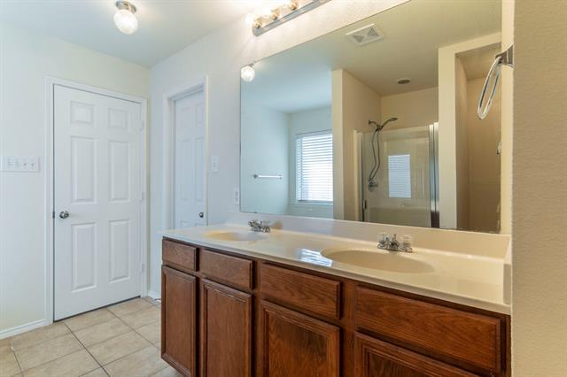 Building Photo - 1205 N Rhea Dr