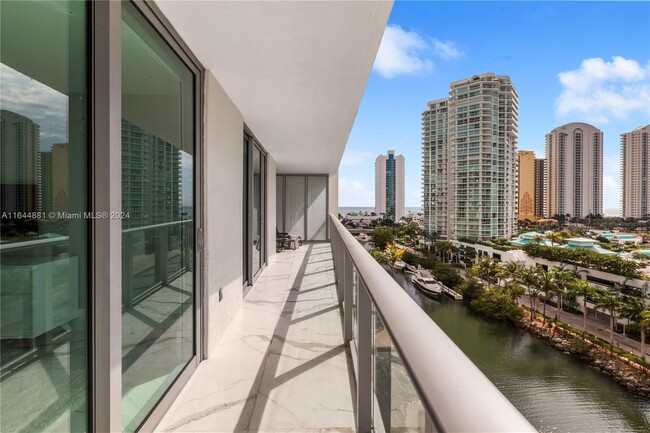 Building Photo - 300 Sunny Isles Blvd