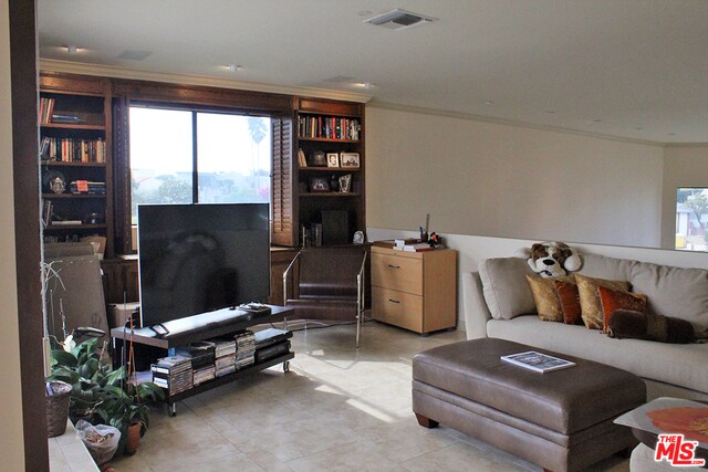 Building Photo - 10400 La Grange Ave