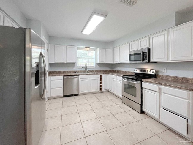 Building Photo - 1304 Pine Hill Cir