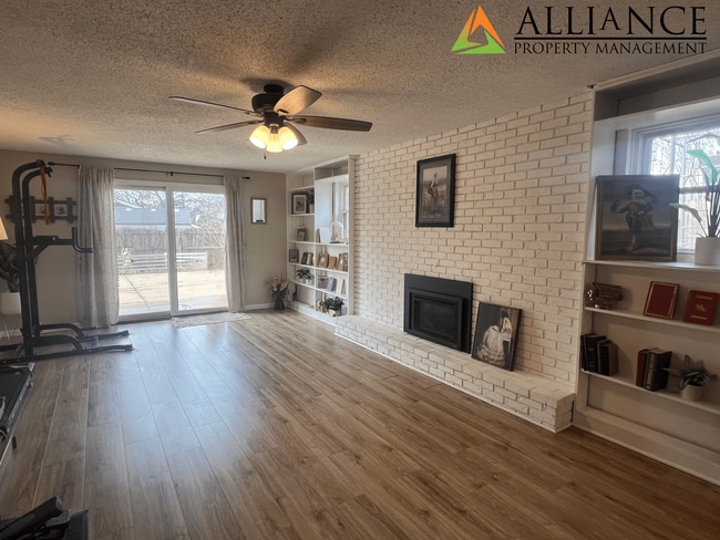 Building Photo - Beautiful Home with Easy Access to Ft. Riley!