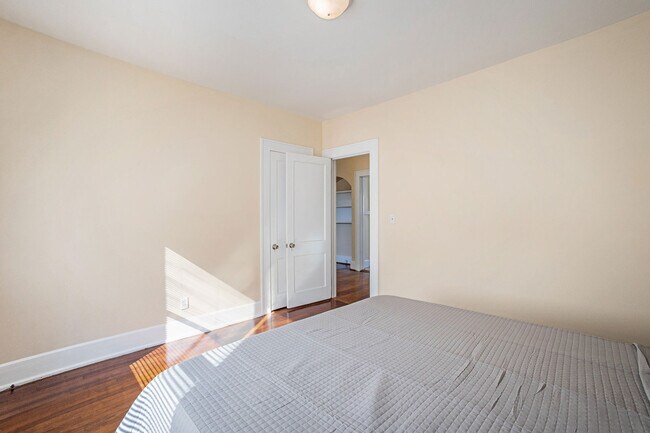 Building Photo - 854 5th St W