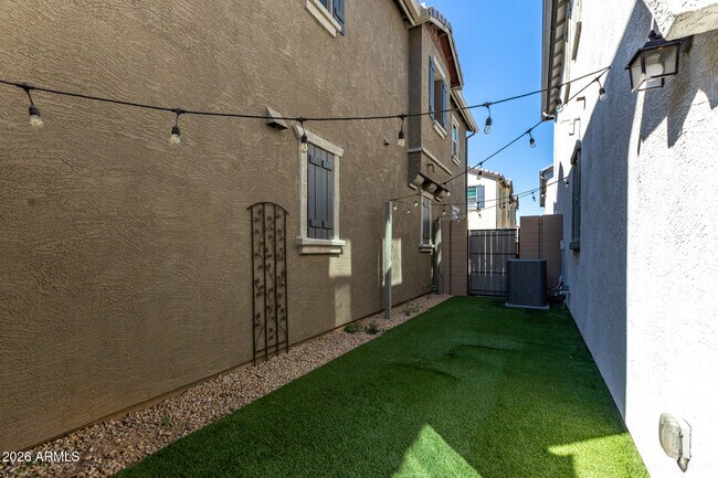 Building Photo - 1712 S 82nd Pl