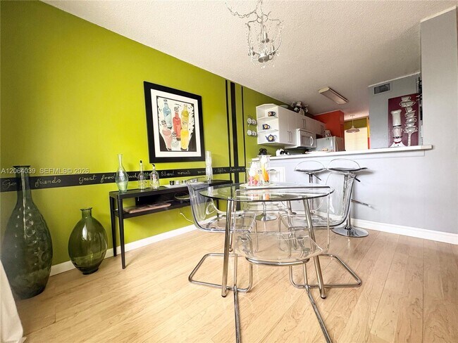 Building Photo - 929 Coral Club Dr