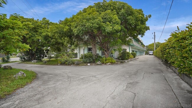 Building Photo - 701 S Royal Poinciana Blvd