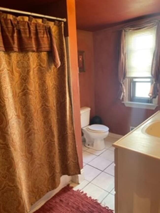 Building Photo - Lake Oakland Lakefront Home - 3 Bedroom 2 ...