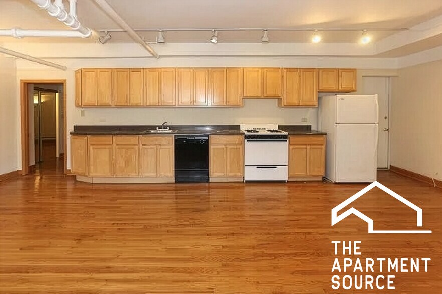 Building Photo - 3449 N Sheffield Ave