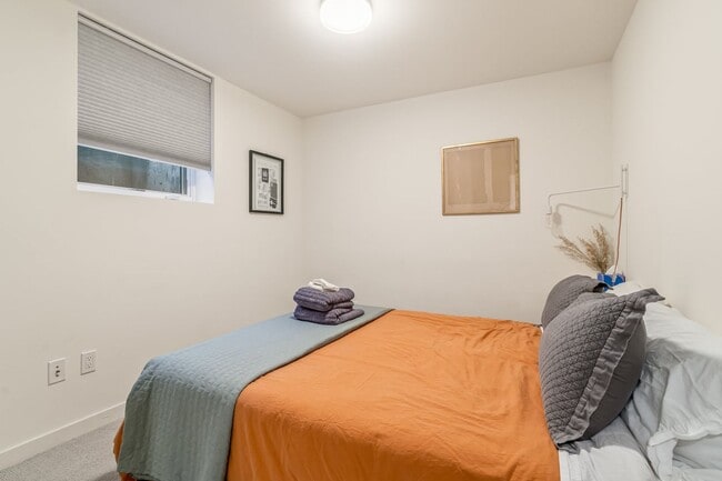 Building Photo - Fully Furnished, 2 Bedroom Rental - Great ...