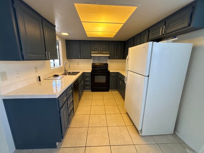 Building Photo - 5301 E Waverly Dr