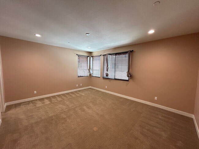 Building Photo - 109 Interval