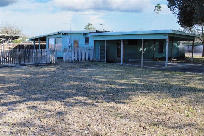 Building Photo - 740 Santa Clara Dr