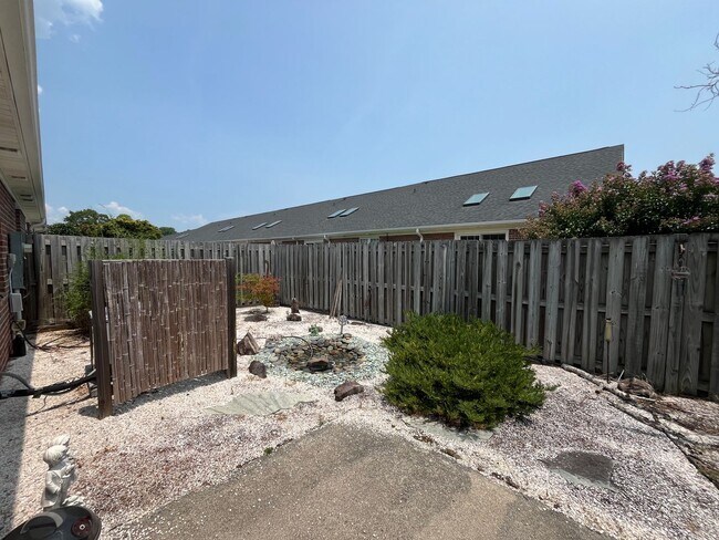 Building Photo - Discover this well-appointed 3-bedroom plus bonus room , 2-bath home in Carleton Place