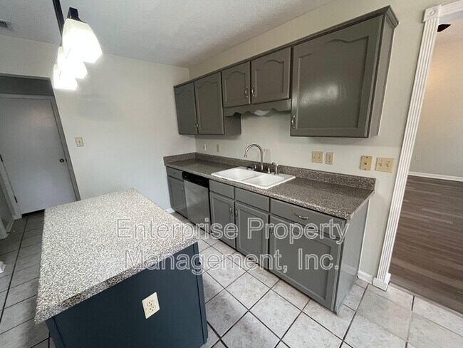 Building Photo - 158 Doris Meadow Cove