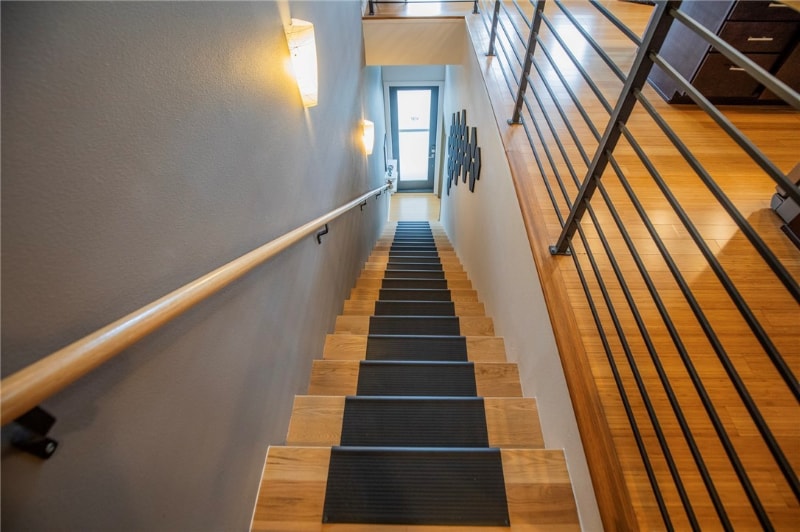 Building Photo - 390 W 5th St