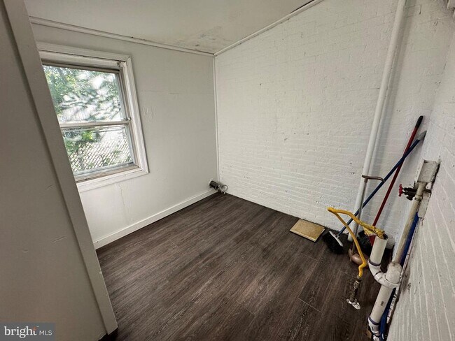 Building Photo - 1836 E Westmoreland St