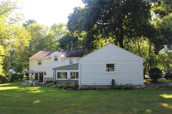 Building Photo - 275 Woodland Dr